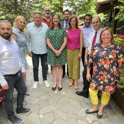 SOT, PATËM NDERIN TË JEMI MIKPRITËS TË SË NDERUARËS SHENON GRIN NGA USAID.