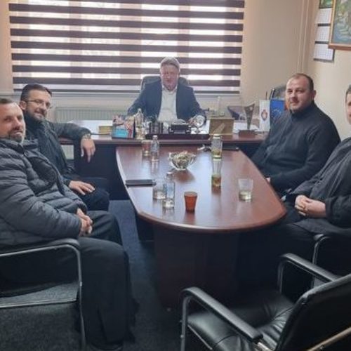 Средба со свештените лица