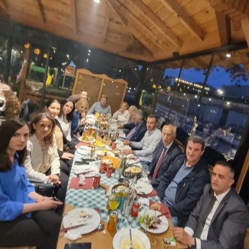 Градоначалникот на општина Брвеница организира заеднички ифтар по повод месецот Рамазан.Со меѓусебно разбирање и почитување ќе ја направиме општина Брвеница поубаво место за живеење.