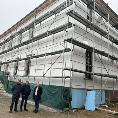 УВИД  ВО ЗАПОЧНАТИТЕ ГРАДЕЖНИ РАБОТИ ЗА ПОСТАВУВАЊЕ НА ТЕРМОИЗОЛАЦИОНА ФАСАДА ВО ПОДРАЧНОТО УЧИЛИШТЕ “7 МАРСИ” ВО С.МИЛЕТИНО